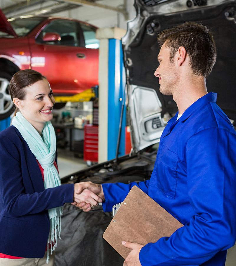 worker-cleaning-automobile-air-conditioner-vent-gr